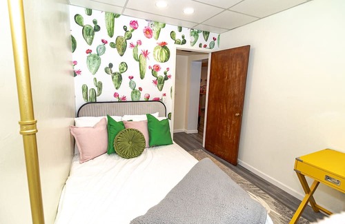 San Clemente Casa | Historic Central Tucson Casa Clemente minutes from Downtown, UofA Pet Friendly