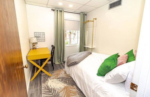 San Clemente Casa | Historic Central Tucson Casa Clemente minutes from Downtown, UofA Pet Friendly