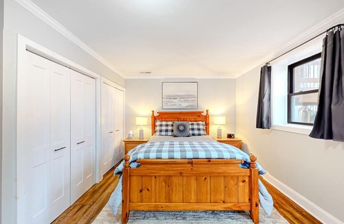 Kingsport Casa | Sunlit retreat with amazing mountain views, firepit, patio, AC & fireplace