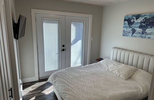 Stokes Bay Cabaña | Discover Tranquility at 'The Northern Escape' - a Charming Cottage Getaway!