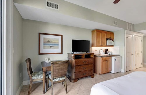 Sandestin Condominio | 5th Floor Charm: Recently Renovated Studio with Double Queen Beds, Kitchenette, and Modern Comfort at Sandestin Golf and Beach Resort!