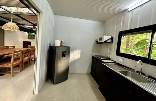Penjamo Casa | Forest Hideaway: Container Retreat with Private Pool. Pet friendly!