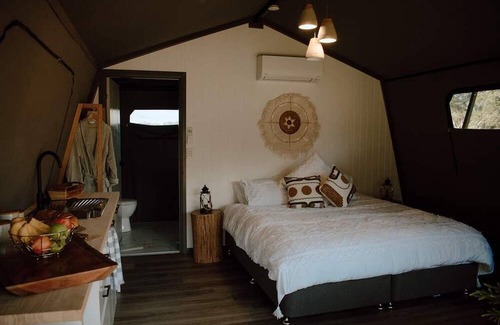Barrine Otro | Hitching Rail Retreat