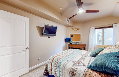 Cave Creek Casa | Chic townhome with mountain views, pool, & hot tub access - close to downtown