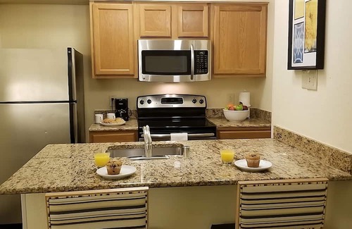 White Station Casa | 2 Spacious Units! w/ Kitchen, Parking, Pets Allowed, Close to Memphis Zoo!