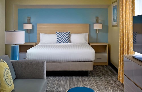 White Station Casa | Comfort and Convenience! w/ Parking, Pets Allowed, Near Memphis Zoo!