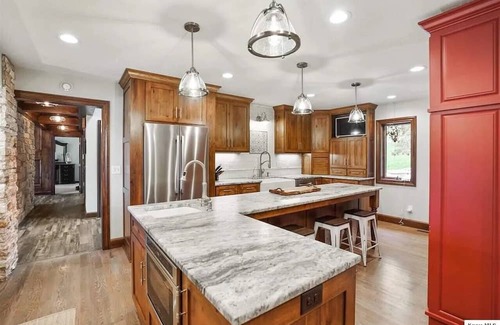 Howard Casa | Comfortable Lakefront Home with beautiful dock on Apple Valley Lake, Ohio.
