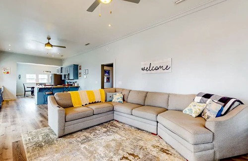 Enterprise Casa | In the Heart of Enterprise,12 minutes from Fort Novosel Enterprise Gate