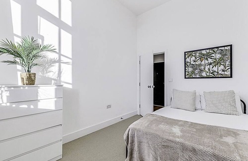Southfield Apartamento | Vibrant 2-Bed Flat: Acton's Best Stay!