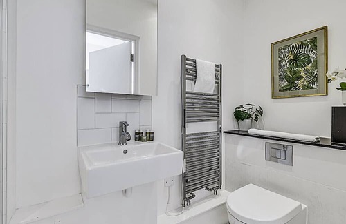 Southfield Apartamento | Vibrant 2-Bed Flat: Acton's Best Stay!
