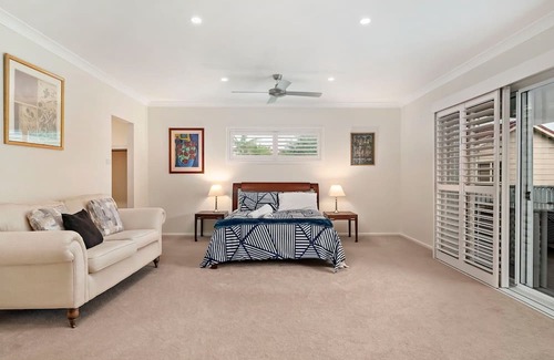 Dora Creek Casa | Spacious Waterfront Delight with Free Wifi. Spend some Lazy Dayz at Dora Creek