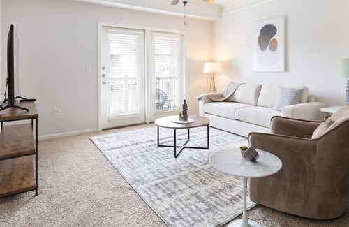 Overland Park Apartamento | Modern Apartment in Prime Location (ID6837X15)