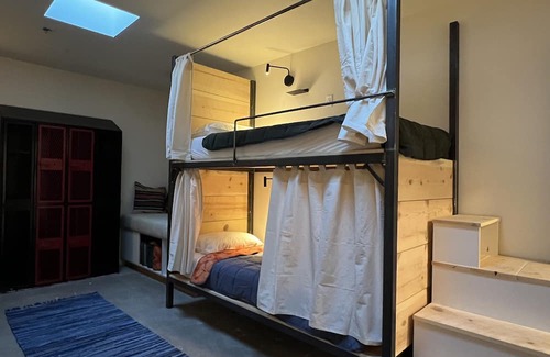 Lewis Casa | Modern Downtown Hostel! Great outdoor space, large sauna, and cold tub.