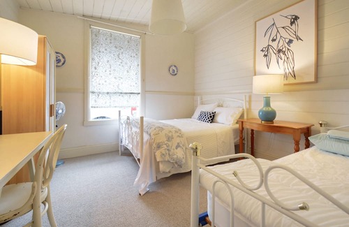 Drysdale Casa | 'Willow Cottage' Serene Stay in the Heart of Town