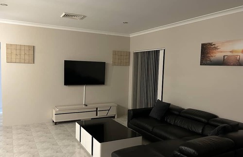 Ellenbrook Casa | House at the back of the Vines Golf Club in Swan Valley region.
