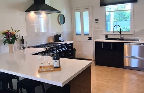 Seppeltsfield Casa | The Cottage at Seppeltsfield 2 bedroom cottage in the heart of Seppeltsfield