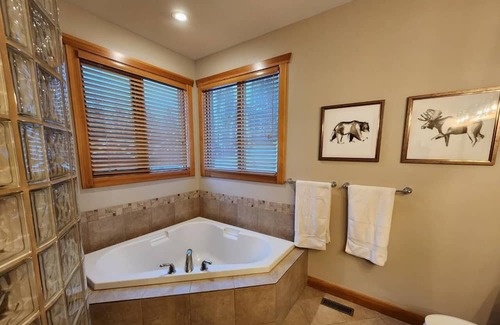 Forest Ridge Estates Chalet De Esquí | Spectacular 4 Bedroom, 4 Bathroom House-Greywolf Drive-Hot Tub and Sauna!