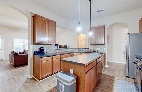 Speyside Casa | Northeast Austin home with enclosed yard, single-story interior, AC, & W/D