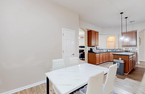 Speyside Casa | Northeast Austin home with enclosed yard, single-story interior, AC, & W/D