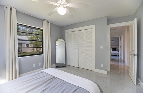 Palm River Estates Casa | Gorgeous Naples home with open-concept layout, sunroom, enclosed pool, & AC