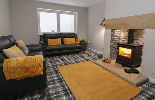 Froncysyllte Cabaña | 7 WOODLANDS GROVE, pet friendly, with open fire in Froncysyllte