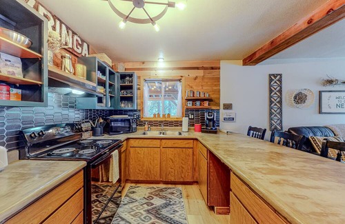 New Meadows Casa | Alpine home with private hot tub, fireplace, & W/D - near skiing
