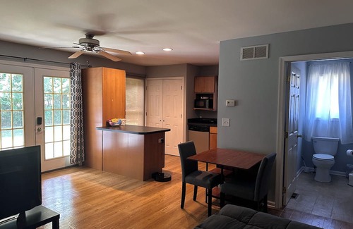 Milford Casa | Detached in law suite. Murphy bed, close to the hospital, 20 mins from the beach