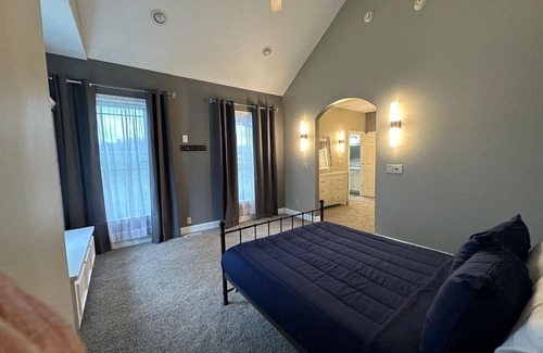Jefferson Casa | Spacious estate comfortable for a dozen guests on 10 acres in Jefferson NC.