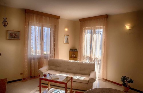 Oldesio Apartamento | Apartment 'I Fiori' with Lake View, Shared Terrace and Wi-Fi