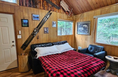 Cle Elum Cabina | Hot Tub and Private Cabin in Mountains of Cle Elum
