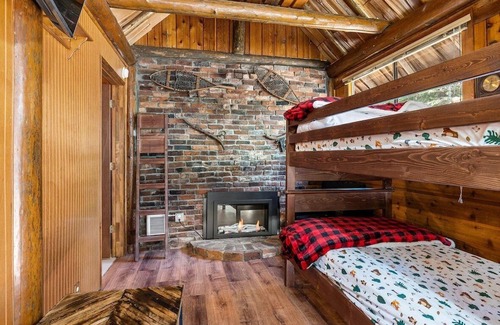 Cle Elum Cabina | Hot Tub and Private Cabin in Mountains of Cle Elum