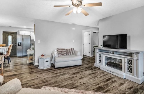 Owensboro Casa | Updated home close to hiking trails, ballpark's and downtown. Pet friendly!