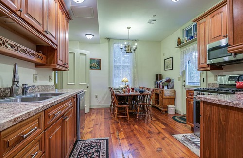Middletown Casa | Middletown Getaway w/ Fire Pit & Multi-Level Deck!