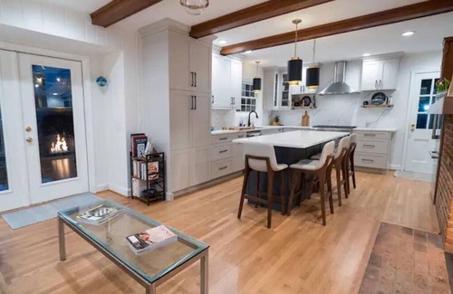 Carrboro Casa | Private retreat, walk/bike to town
