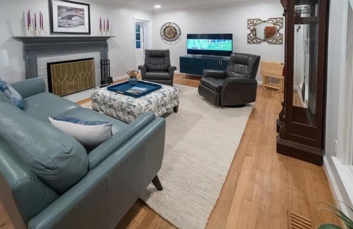 Carrboro Casa | Private retreat, walk/bike to town