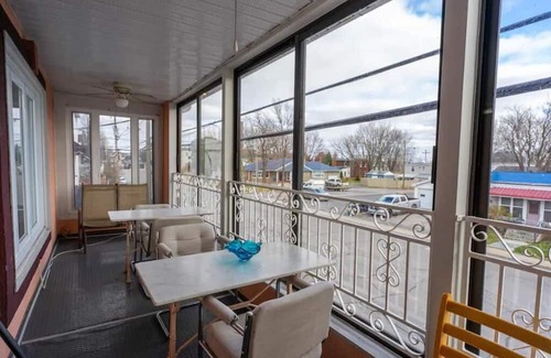 Mauricie Casa | 304 Spacious Family Room