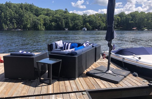 Lake of Bays Cabaña | Lake of Bays Waterfront Historic Log Cabin