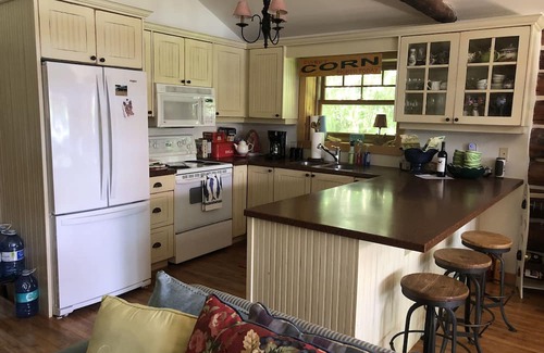 Lake of Bays Cabaña | Lake of Bays Waterfront Historic Log Cabin