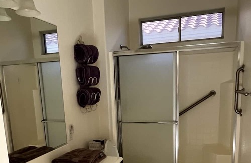 Cortaro Casa | Updated home in 55+ community with pool, gym and courts.