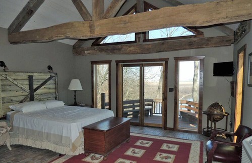 Treloar Cama Y Desayuno | Wine Haus: charming cottage with breathtaking views of the Missouri River!!