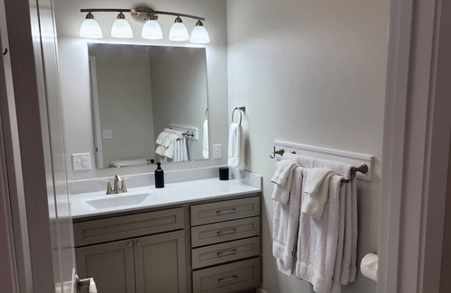 Stuart Casa | Modern, clean, and relaxing home suited for the family, or an intimate get away