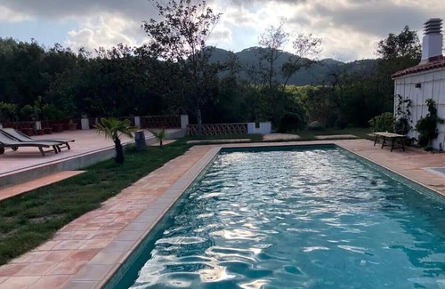 Can Ginebre Apartamento | Katalanische Masia mit Großzügigem Platzangebot, Pool, Garten Inmitten der Natur