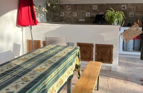 Can Ginebre Apartamento | Katalanische Masia mit Großzügigem Platzangebot, Pool, Garten Inmitten der Natur