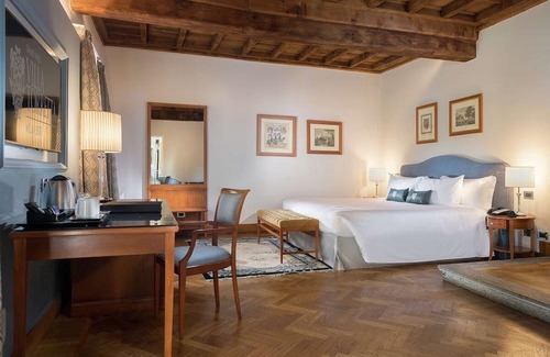 Rondo - Torretta Casa | Central Hotel: Great Amenities, Paws Welcome, Close to GAM Milano!