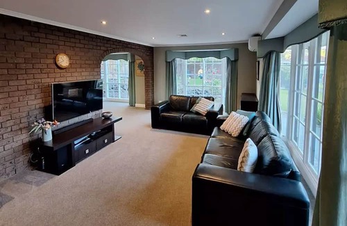 Highton Casa | 4BD House - Available late March to early July Only 6 km to Geelong City Centre