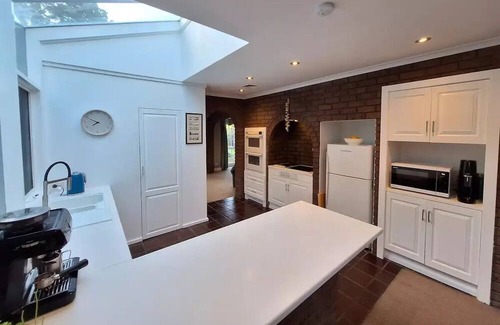 Highton Casa | 4BD House - Available late March to early July Only 6 km to Geelong City Centre