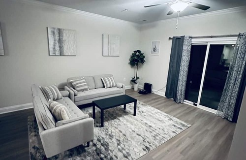 Hagerstown Casa | Farm & Mountain View Paradise, Quiet Neighborhood Close to Shops and Restaurants