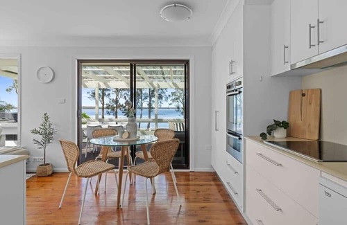 Budgewoi Casa | Lakefront with Amazing Views