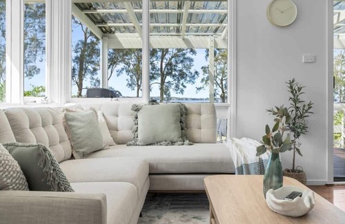Budgewoi Casa | Lakefront with Amazing Views