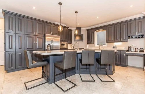 Barrie Cabaña | Luxurious 6-Room Lakefront House